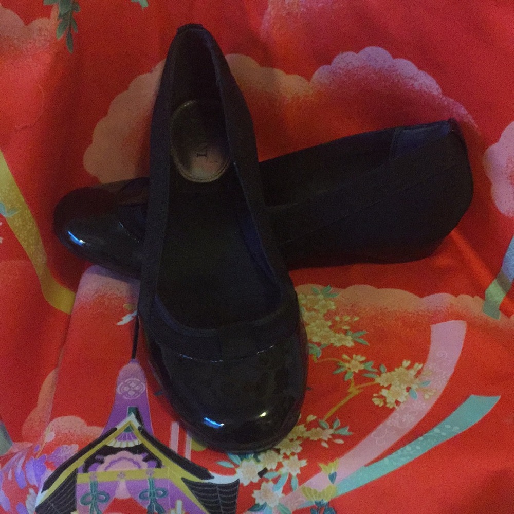 ALFANI Black patent leather and sateen flats